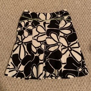 Ann Taylor Black & White Floral Green Trim Skirt